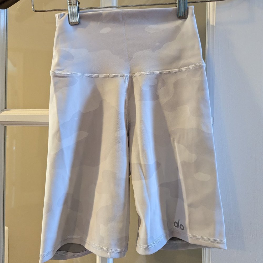 Alo Yoga 7" HIGH-WAIST VAPOR SHORTS XXS